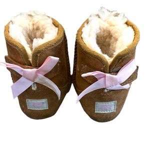 Baby girl Uggs size 5